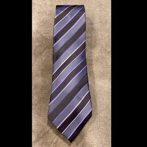 Stafford men’s silk tie.